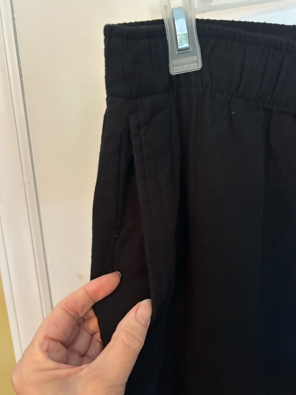 Old Navy Black Woman’s Relaxed-Fit Wide Leg Pants - Picture 3 of 9